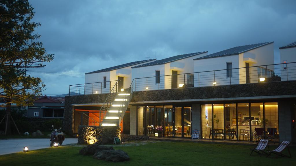 Hotel Eridu Cafe N Beds Seogwipo Esterno foto