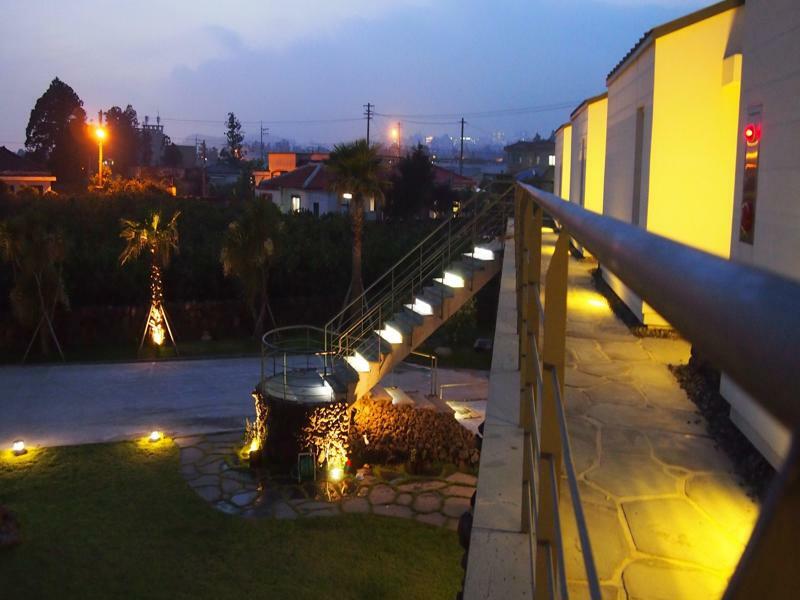 Hotel Eridu Cafe N Beds Seogwipo Esterno foto